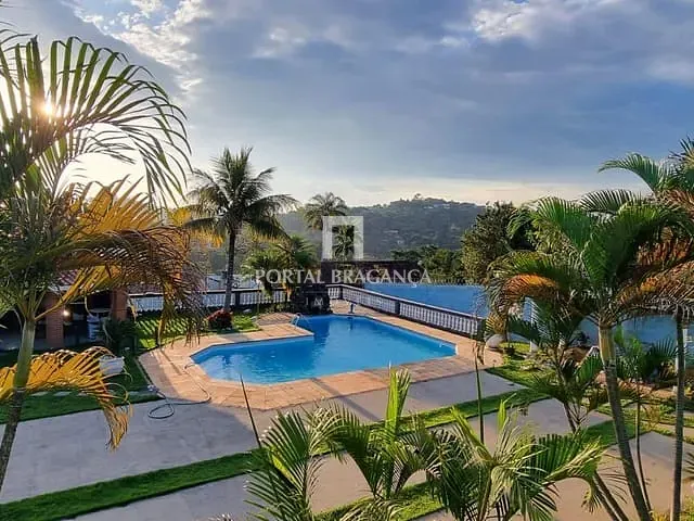 Chácara com 2000m² 4 quartos e 5 banheiros, à venda, no bairro Jardim Estância Brasil em Atibaia