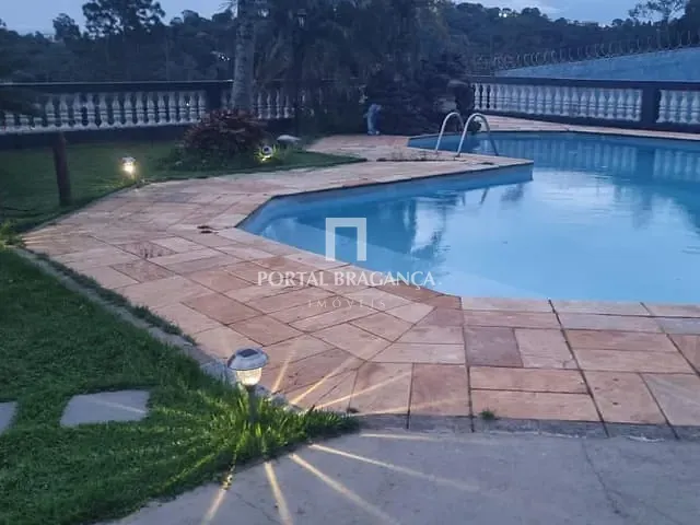 Chácara com 2000m² 4 quartos e 5 banheiros, à venda, no bairro Jardim Estância Brasil em Atibaia