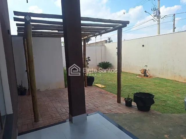 Chácara com 1000m² 3 quartos e 3 banheiros, à venda, no bairro Pires em Limeira