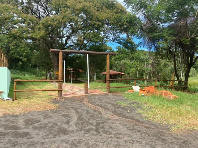 Chácara com 2000m² 6 quartos e 1 banheiro, à venda, no bairro Centro em Lupionópolis