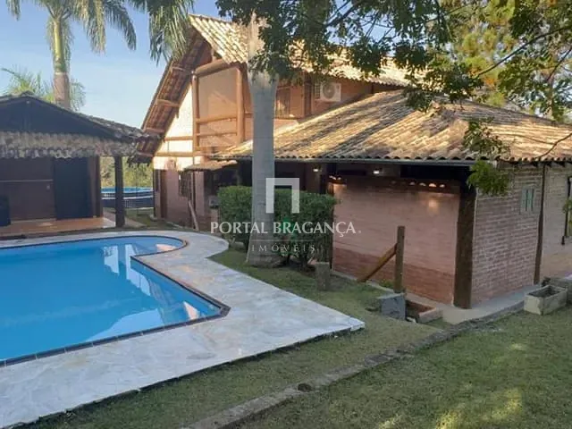 Casa com 1305m² 4 quartos e 4 banheiros, à venda ou para alugar, no bairro Porto Bragança em Bragança Paulista