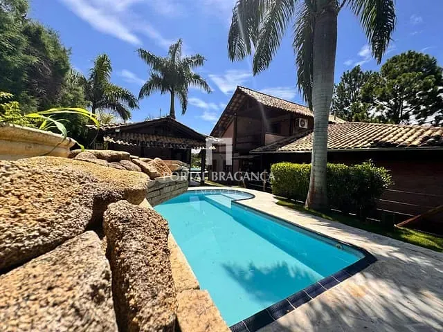 Casa com 1305m² 4 quartos e 4 banheiros, à venda ou para alugar, no bairro Porto Bragança em Bragança Paulista