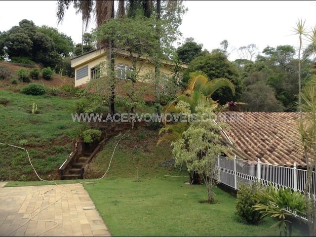 Chácara com 400m² 5 quartos e 1 banheiro, à venda, no bairro Graminha em Juiz de Fora