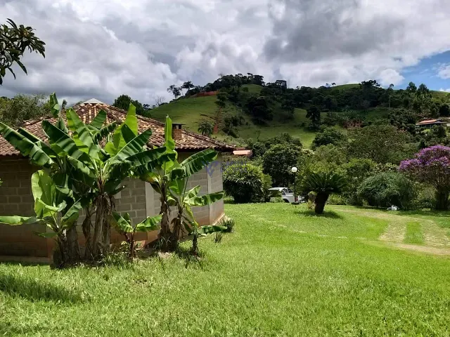 Chácara 3 quartos e 3 banheiros, à venda, no bairro Ponte Nova em Sapucaí-Mirim
