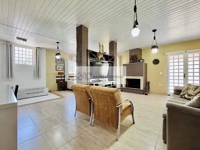 Chácara com 3040m² 4 quartos e 3 banheiros, à venda, no bairro Terras de Santana em Londrina