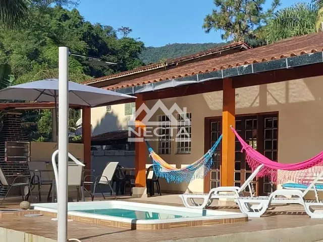 Chácara com 1200m² 3 quartos e 2 banheiros, à venda, no bairro Boiçucanga em São Sebastião