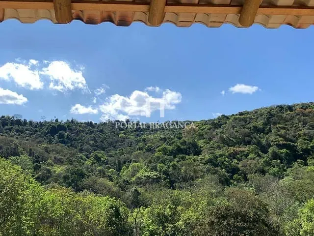 Chácara com 300m² 4 quartos e 3 banheiros, à venda, no bairro Campinho em Bragança Paulista