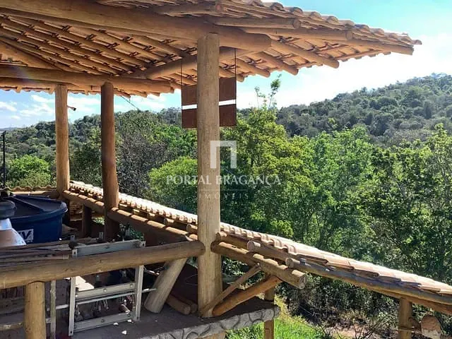 Chácara com 300m² 4 quartos e 3 banheiros, à venda, no bairro Campinho em Bragança Paulista