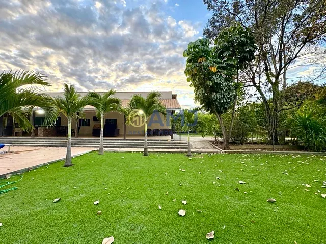 Chácara com 1200m² 3 quartos e 4 banheiros, à venda, no bairro Condomínio Country Ville em Hidrolândia