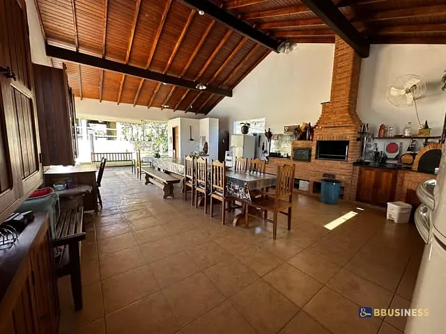 Chácara com 7532m² 5 quartos e 7 banheiros, à venda, no bairro West Lake em Ibiúna