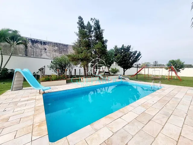 Chácara com 2500m² 3 quartos e 3 banheiros, à venda, no bairro Jardim Itatiaia 2 em Londrina