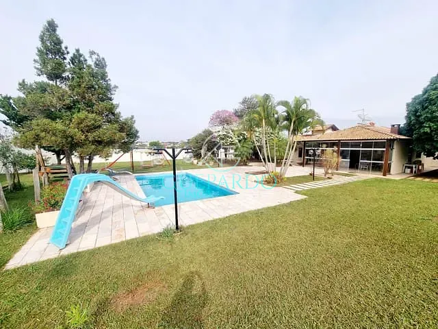 Chácara com 2500m² 3 quartos e 3 banheiros, à venda, no bairro Jardim Itatiaia 2 em Londrina