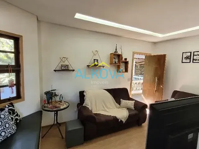 Chácara com 1200m² 4 quartos e 3 banheiros, à venda, no bairro Santa Cecilia II em São José dos Campos