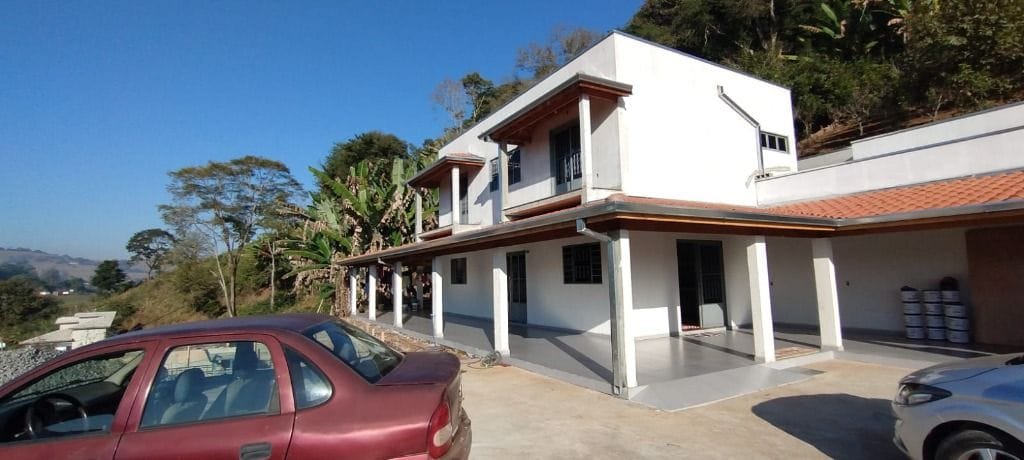 Chácara no Santa Barbara, Piranguinho