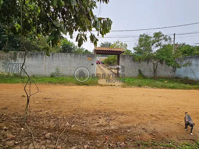 Chácara 2 quartos e 4 banheiros, à venda, no bairro Parque das Varinhas em Mogi das Cruzes