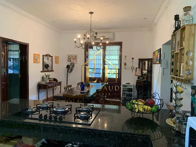 Casa com 2045m² 4 quartos e 4 banheiros, à venda, no bairro Chácara dos Pinheiros em Cuiabá