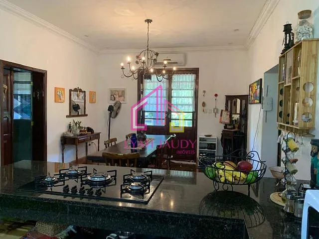 Casa com 2045m² 4 quartos e 4 banheiros, à venda, no bairro Chácara dos Pinheiros em Cuiabá
