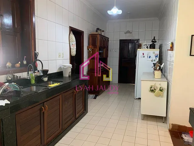 Casa com 2045m² 4 quartos e 4 banheiros, à venda, no bairro Chácara dos Pinheiros em Cuiabá