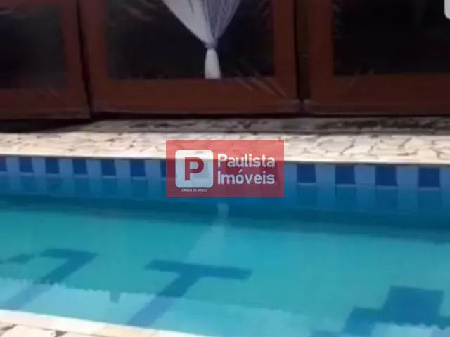 Chácara com 970m² 6 quartos e 4 banheiros, à venda, no bairro Jardim Shangrilá (Zona Sul) em São Paulo