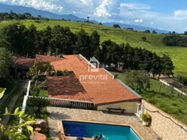 Chácara com 1280m² 4 quartos e 3 banheiros, à venda, no bairro Loteamento Chácaras Ingrid em Taubaté