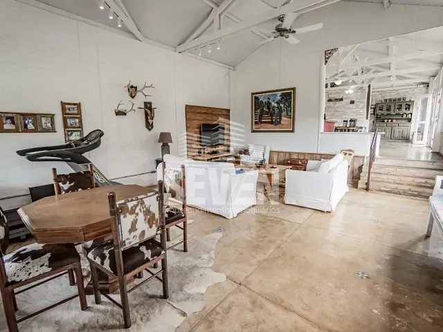 Chácara com 141812m², à venda, no bairro Distrito Industrial em Botucatu