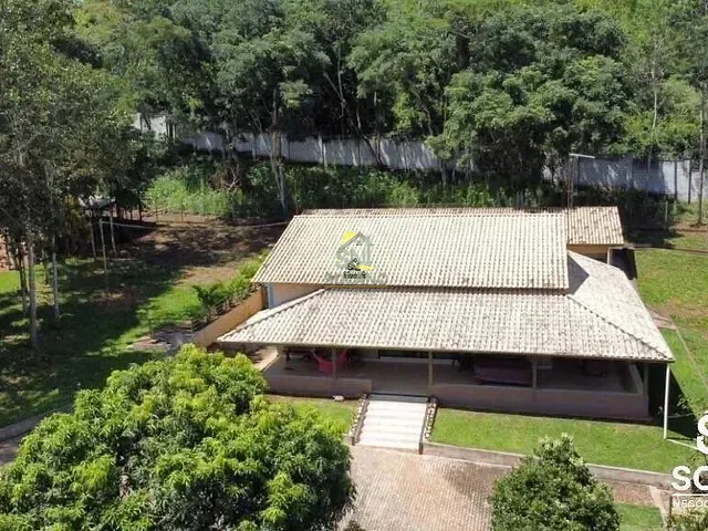 Chácara com 400m² 4 quartos e 5 banheiros, à venda, no bairro Centro em Hidrolândia