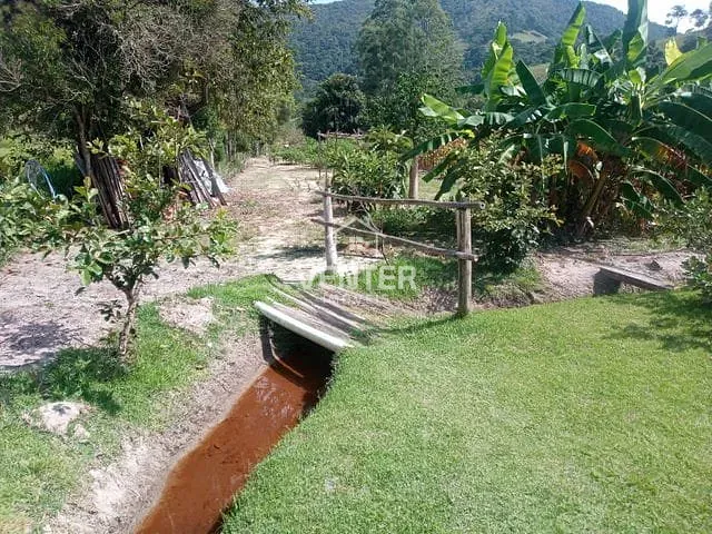 Chácara com 4700m² 3 quartos e 2 banheiros, à venda, no bairro Centro em Lagoinha