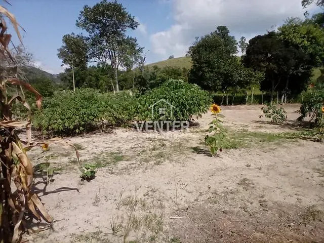 Chácara com 4700m² 3 quartos e 2 banheiros, à venda, no bairro Centro em Lagoinha