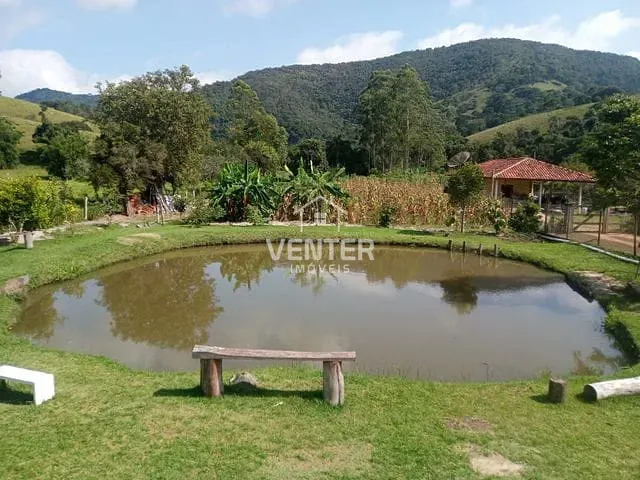 Chácara com 4700m² 3 quartos e 2 banheiros, à venda, no bairro Centro em Lagoinha
