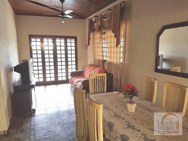 Chácara com 1000m² 3 quartos e 2 banheiros, à venda, no bairro Vila Santa Helena em Atibaia
