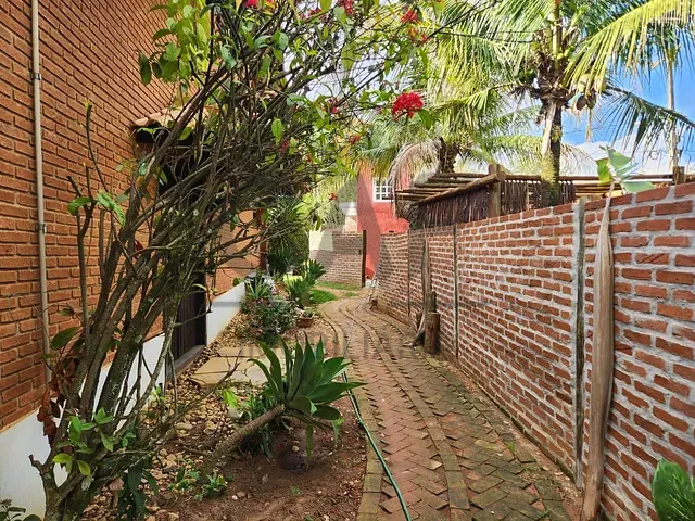 Chácara com 1238m² 3 quartos e 5 banheiros, à venda, no bairro Pinhalzinho em Holambra