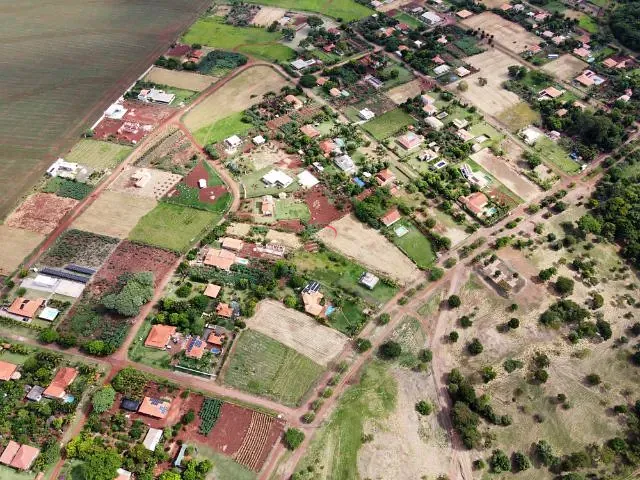 Chácara com 200m² 3 quartos e 2 banheiros, à venda, no bairro Condomínio Favoreto em Sertanópolis
