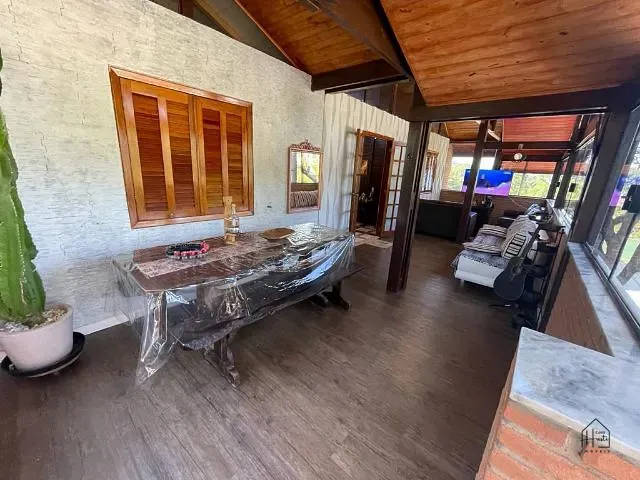 Chácara com 450m² 5 quartos e 3 banheiros, à venda, no bairro bairro dos córregos  em Ibiúna