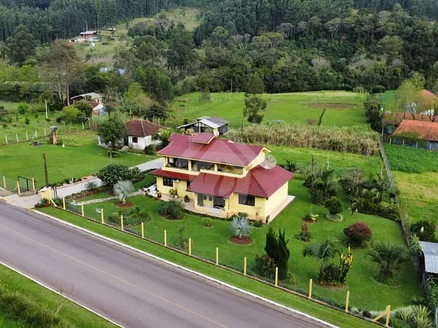 Chácara com 200m² 4 quartos e 3 banheiros, à venda, no bairro Zona Rural em Poço das Antas