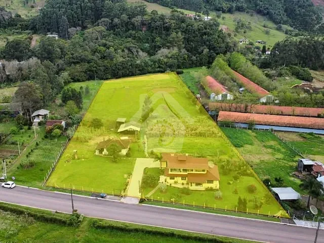 Chácara com 200m² 4 quartos e 3 banheiros, à venda, no bairro Zona Rural em Poço das Antas