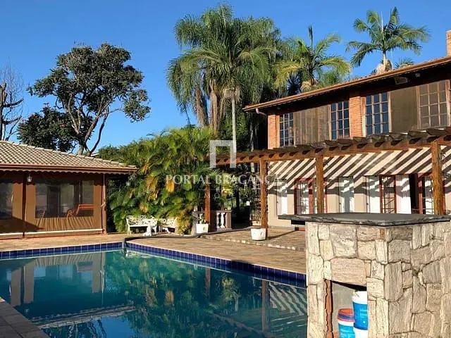 Chácara com 2000m² 4 quartos e 5 banheiros, à venda, no bairro Vila Dom Pedro em Atibaia