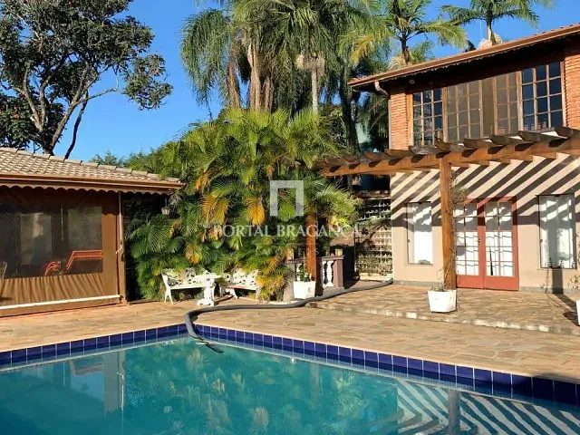 Chácara com 2000m² 4 quartos e 5 banheiros, à venda, no bairro Vila Dom Pedro em Atibaia