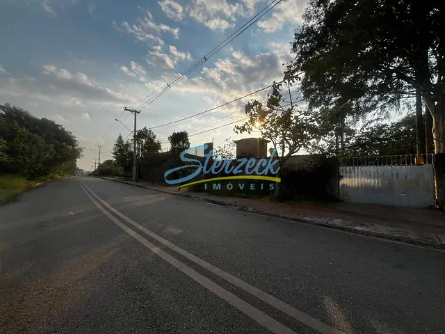 Chácara com 2500m² 3 quartos e 2 banheiros, à venda, no bairro Monte Rei em Louveira