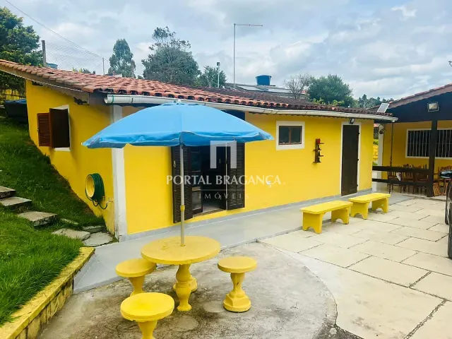 Chácara com 2200m² 4 quartos e 4 banheiros, à venda, no bairro Curitibanos em Bragança Paulista