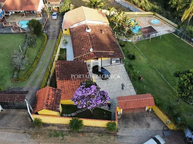 Chácara com 2200m² 4 quartos e 4 banheiros, à venda, no bairro Curitibanos em Bragança Paulista