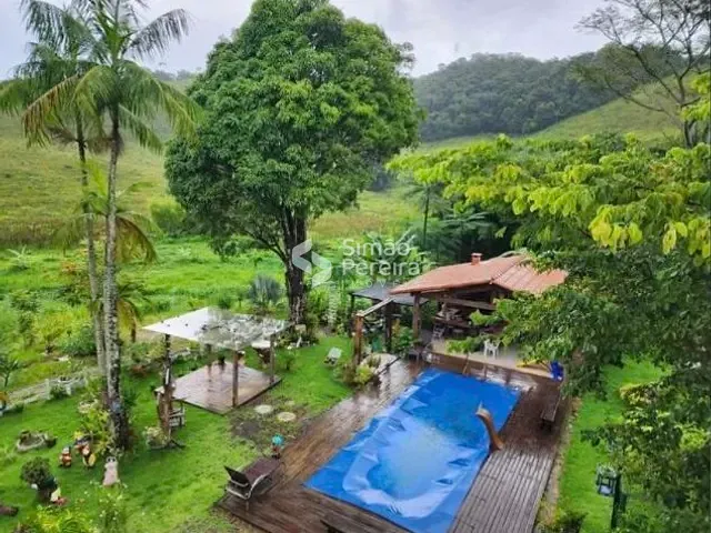 Chácara com 7400m² 3 quartos e 4 banheiros, à venda, no bairro Batatal em Lima Duarte