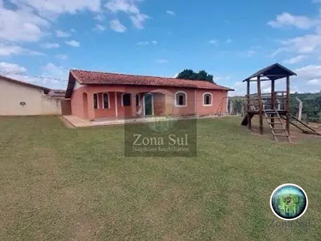 Chácara com 280m² 4 quartos e 5 banheiros, à venda, no bairro Centro (Cocaes) em Sarapuí