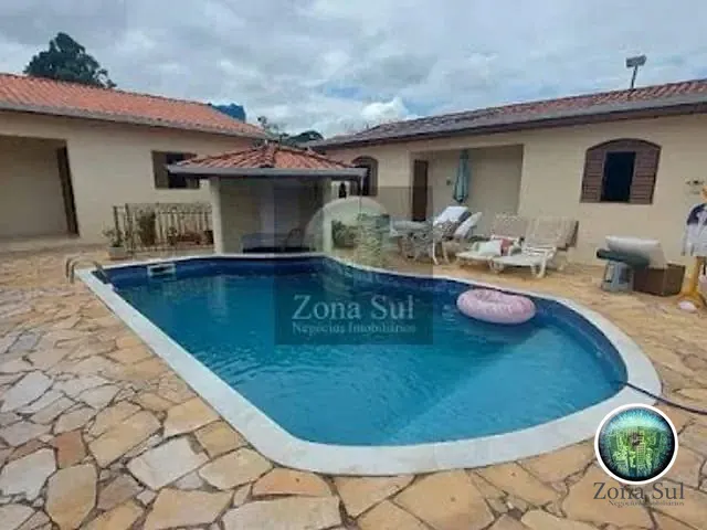 Chácara com 280m² 4 quartos e 5 banheiros, à venda, no bairro Centro (Cocaes) em Sarapuí