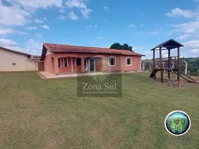 Chácara com 280m² 4 quartos e 5 banheiros, à venda, no bairro Centro (Cocaes) em Sarapuí
