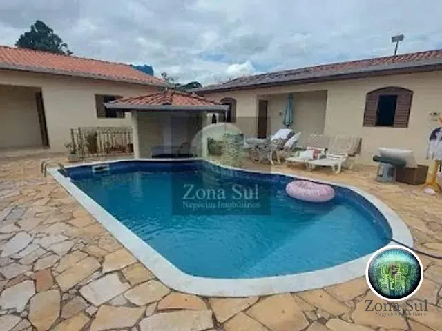 Chácara com 280m² 4 quartos e 5 banheiros, à venda, no bairro Centro (Cocaes) em Sarapuí