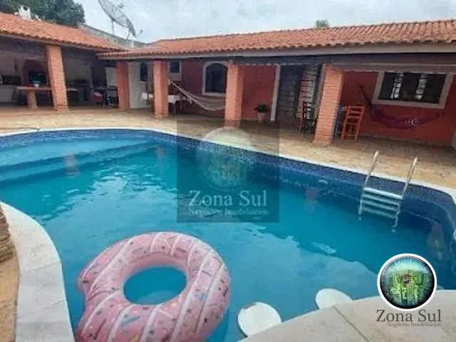 Chácara com 280m² 4 quartos e 5 banheiros, à venda, no bairro Centro (Cocaes) em Sarapuí