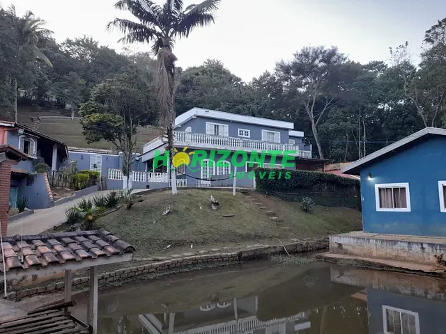 Chácara com 2500m² 3 quartos e 3 banheiros, à venda, no bairro Bom Sucesso em São José dos Campos