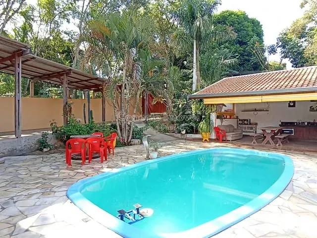 Chácara com 1000m² 2 quartos e 5 banheiros, à venda, no bairro Chácara Recreio Floresta em Jaguariúna
