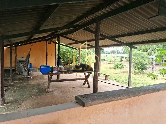 Chácara com 160000m² 3 quartos e 3 banheiros, à venda, no bairro Carrijo em Poconé