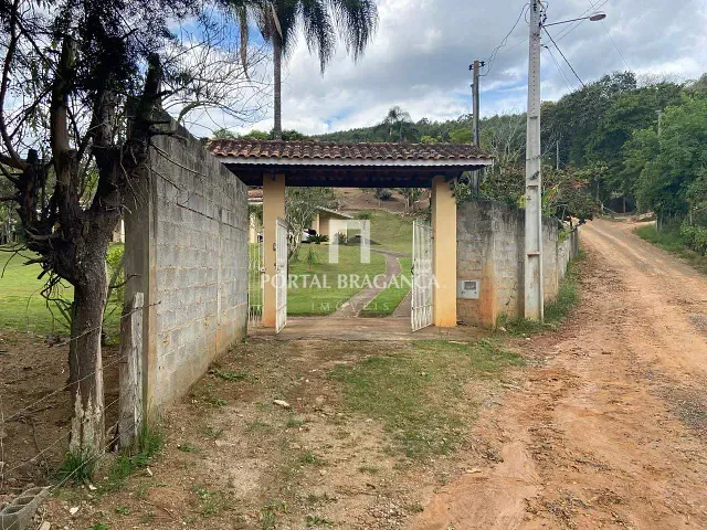 Chácara com 7000m² 3 quartos e 2 banheiros, à venda, no bairro Maciel em Pedra Bela
